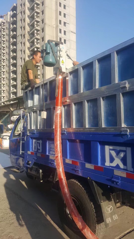 安徽車載吸糧機(jī)，軟管吸糧機(jī)